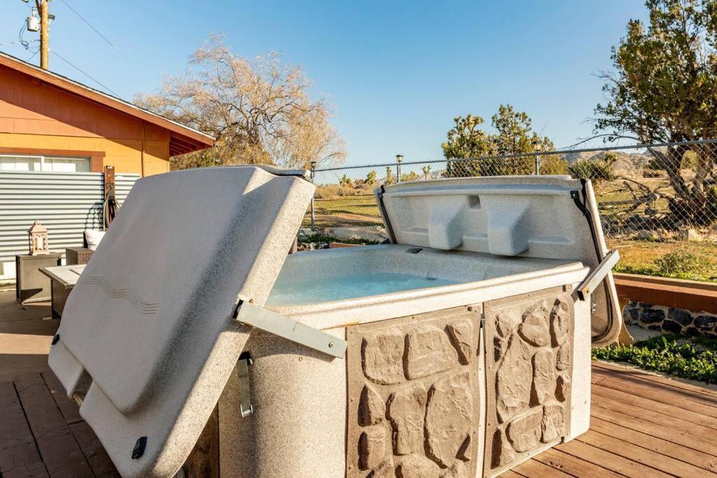 Jt'S Star Catcher Cabin - Hot Tub Yucca Valley Extérieur photo