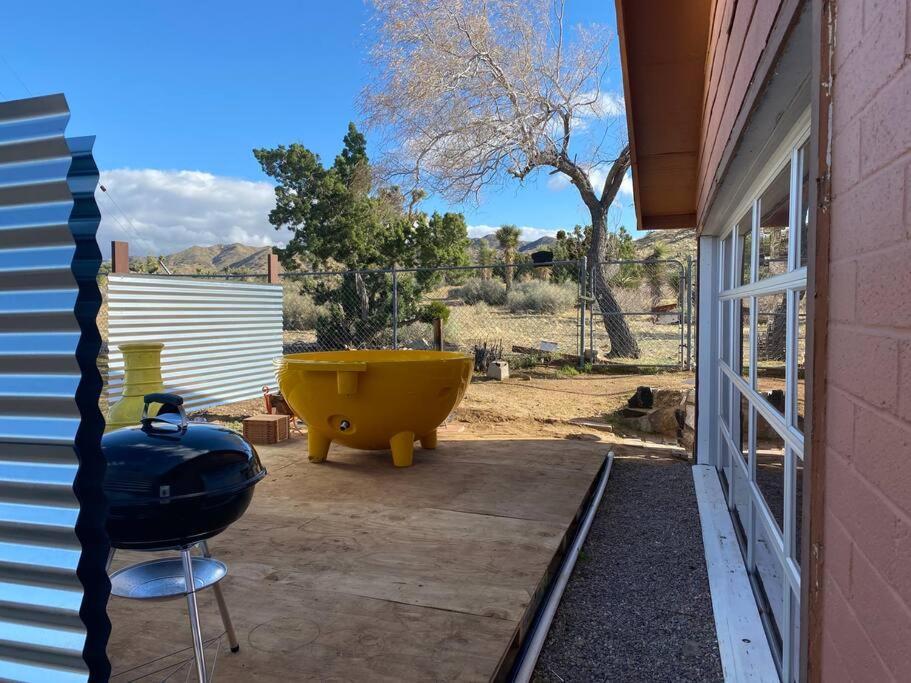 Jt'S Star Catcher Cabin - Hot Tub Yucca Valley Extérieur photo